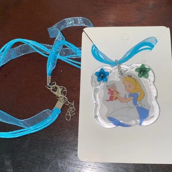 Alice in Wonderland Pendant - Picture 2 of 2